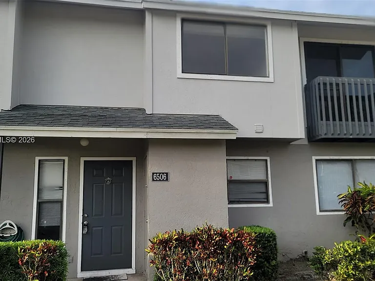6506 Dockside Cir — Photo 1