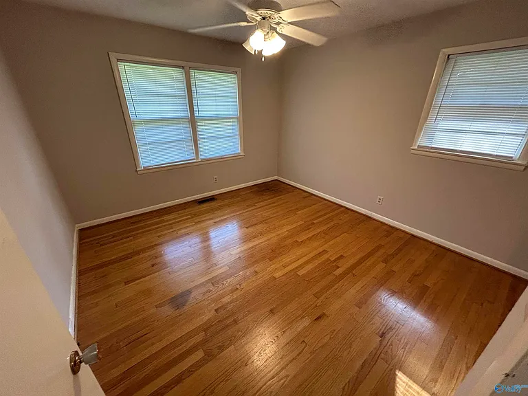 1607 Chapman Ave NE — Photo 12