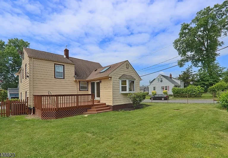 2515 Jackson Ave — Photo 3