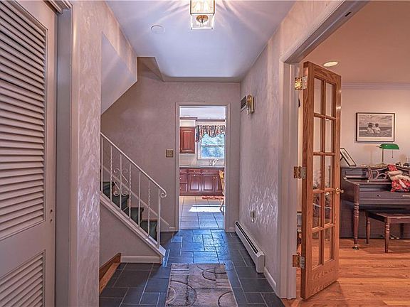 5th image of 3654 Catherine Ave