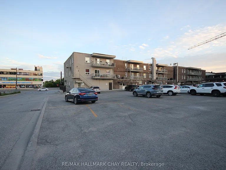 95 Holland St W #C3A — Photo 11