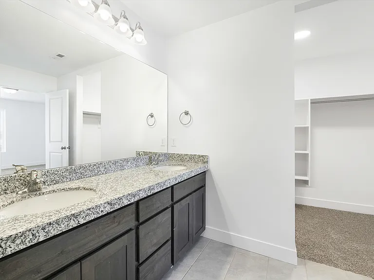 5248 N Folkstone Dr — Photo 7