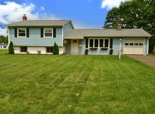 21 Craigmore Rd, Bloomfield, CT 06002