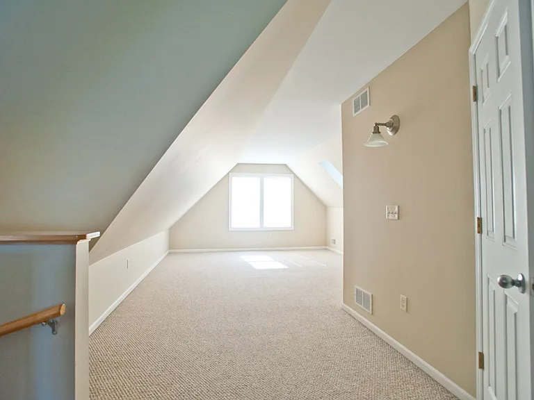 3255 N Oakland — Photo 10