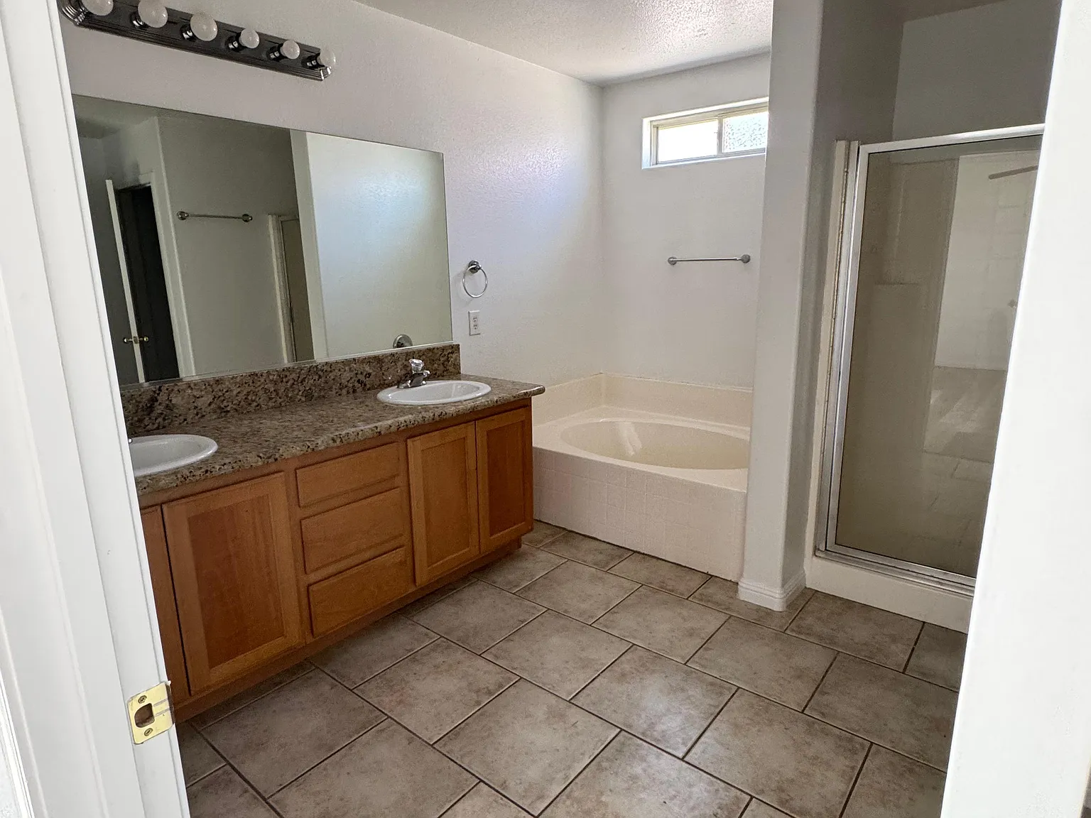 3835 Macedonia Ave — Photo 2