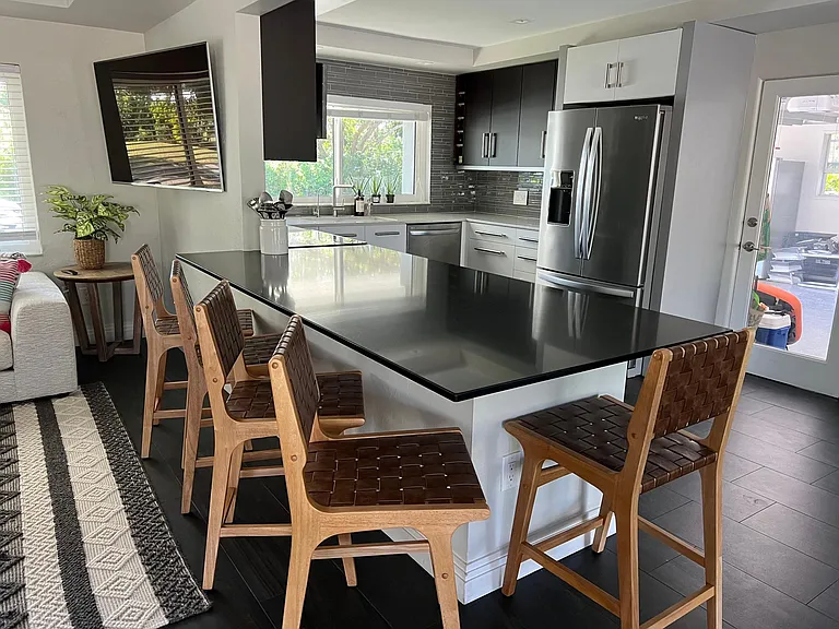Mineola Dr — Photo 11
