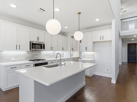 3rd image of 3804 Bluestem Dr