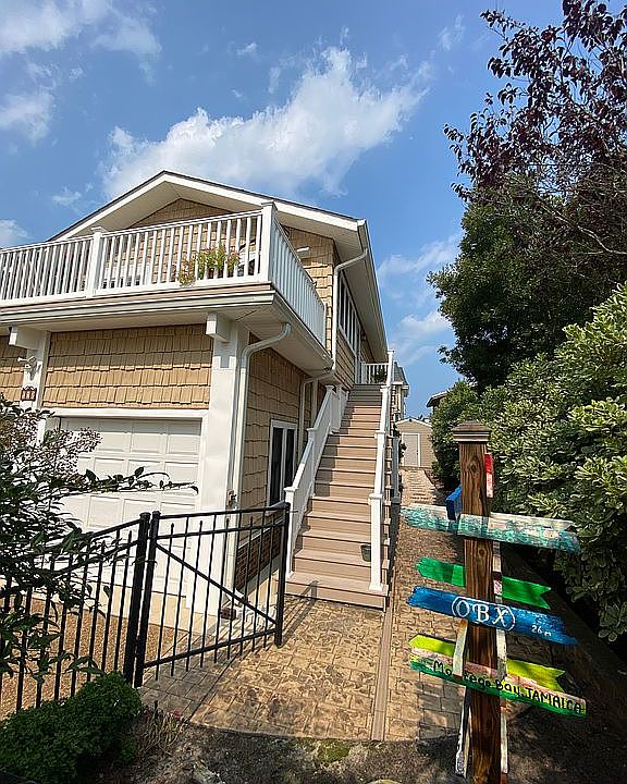 1st image of 512 Virginia Dare Dr