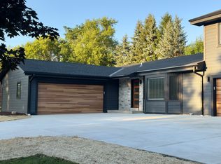 4740 S 99th St, Greenfield, WI 53228