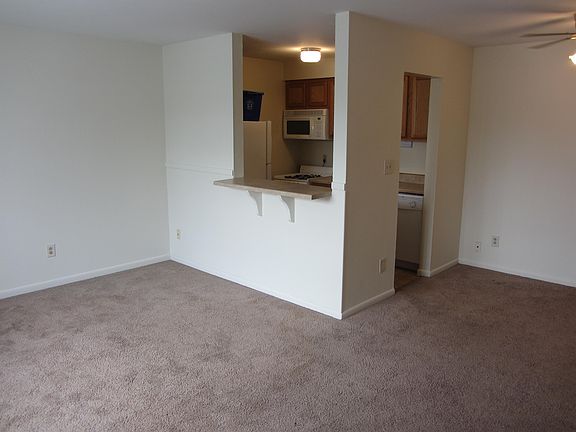 3rd image of 463 S Summit St APT 30