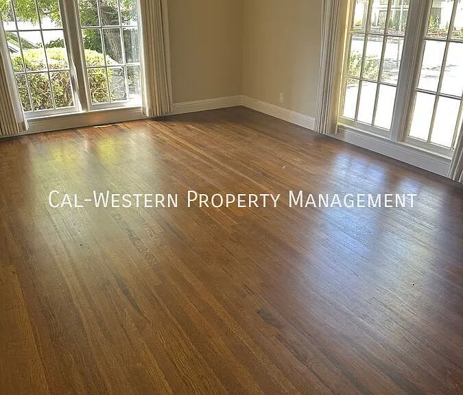 1385 Newport Ave — Photo 13