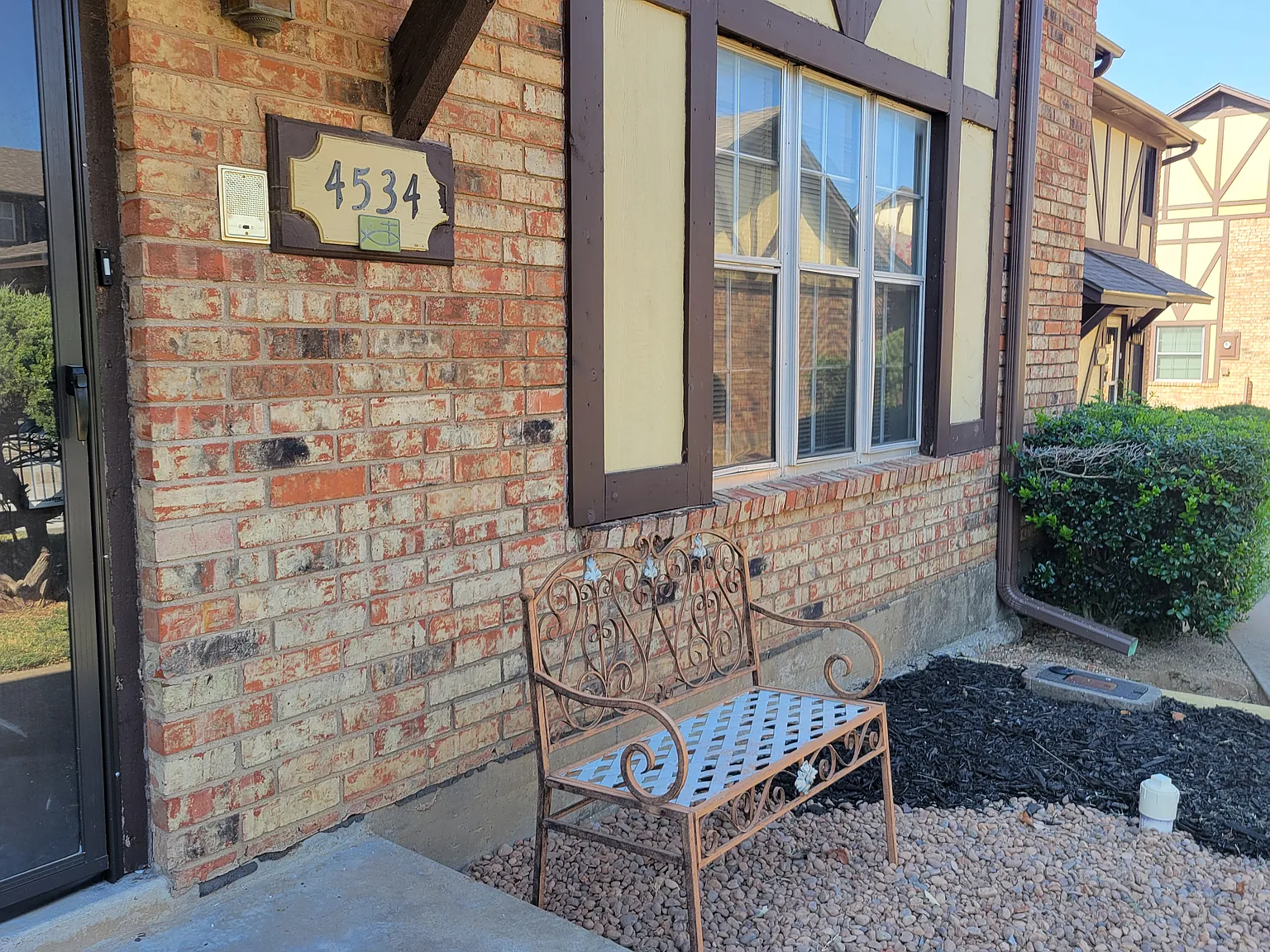 3 bed, 2.5 bath, 1600 sqft, $1,350 — Photo 2