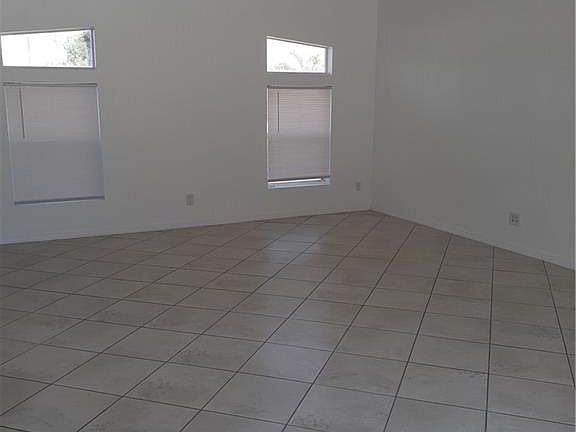 5th image of 822 SW 31st St
