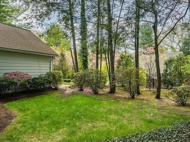 208 Tanglewood Dr — Photo 45