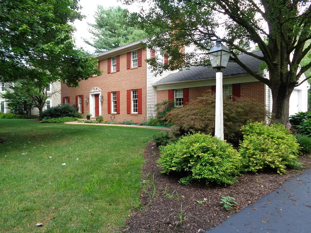 110 Prentis Pl photo 1