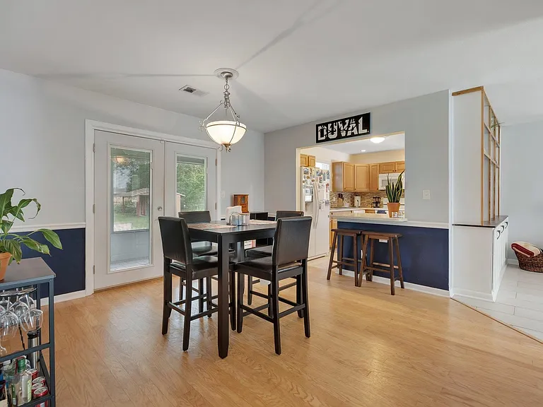 310 Lancaster Dr — Photo 11