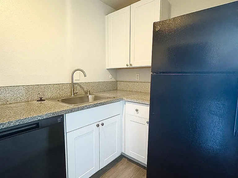 1425 Magnolia Ave — Photo 8