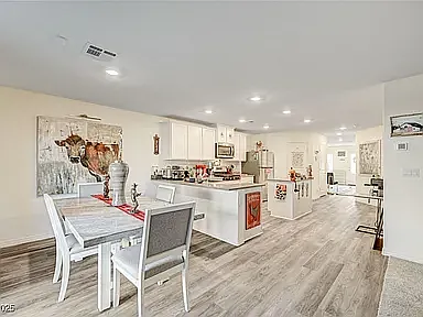 1624 Desert Path Ave — Photo 2