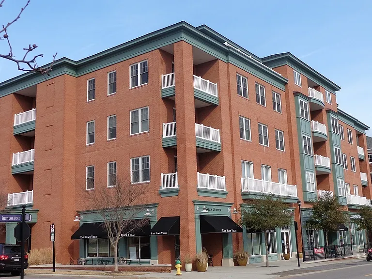 4500 Pretty Lake Ave #B2 — Photo 1