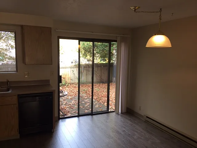 4241 SE Ivon St — Photo 5