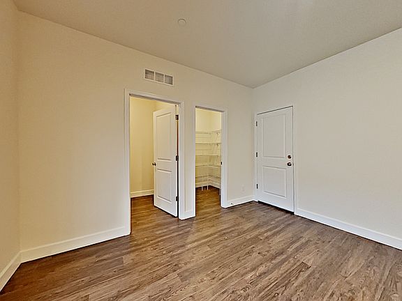 5th image of 10610 137th St E