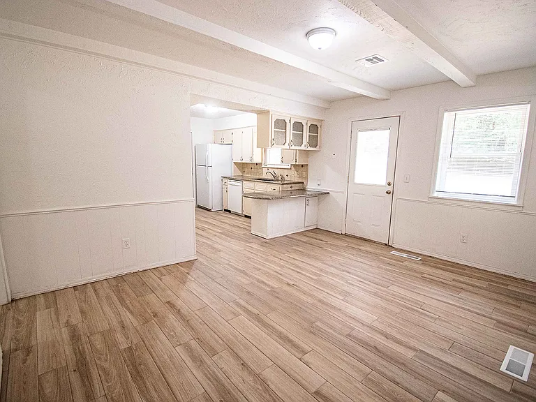 123 N Grandview St — Photo 5