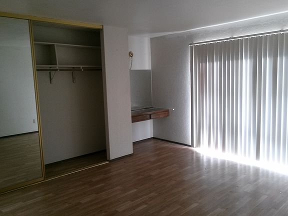 3rd image of 7475 Willowcreek Dr
