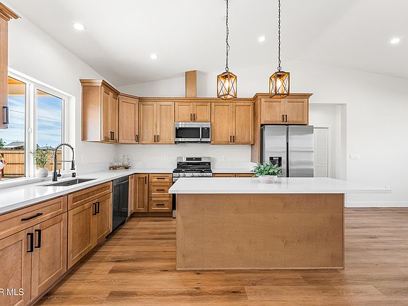 15th image of 21860 Bancroft Dr