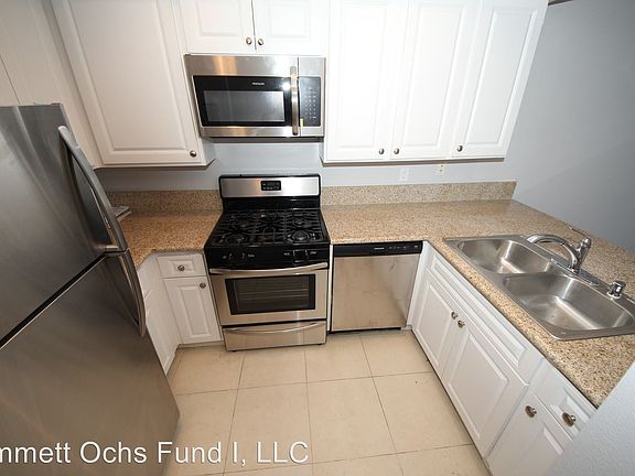 4th image of 2647 S Barrington Ave APT 10