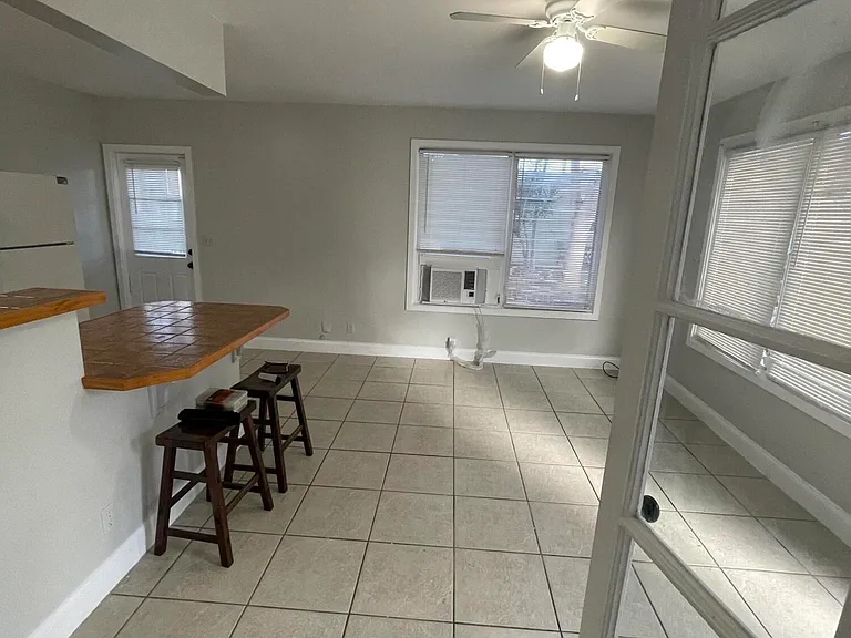 623 Selkirk St #B — Photo 12