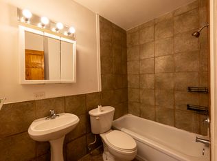 2833 S Short St #2R, Chicago, IL 60608