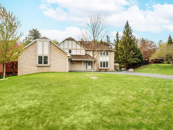 1009 Stratford Rd, Mendota Heights, MN 55118