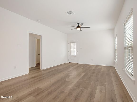 3rd image of 104 Ridgedale Aly