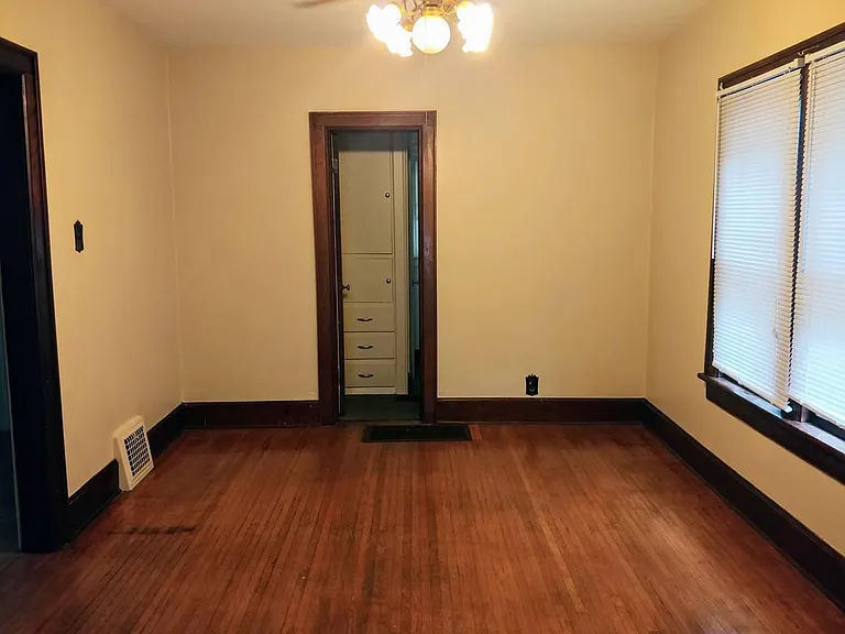 275 Helen Ave — Photo 4