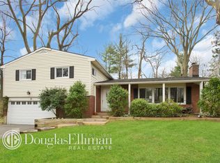 14 Woodcut Ln, New Rochelle, NY 10804