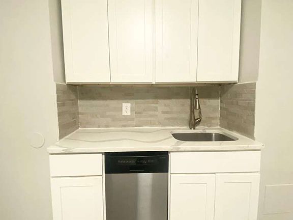 4th image of 5712 Hudson Ave