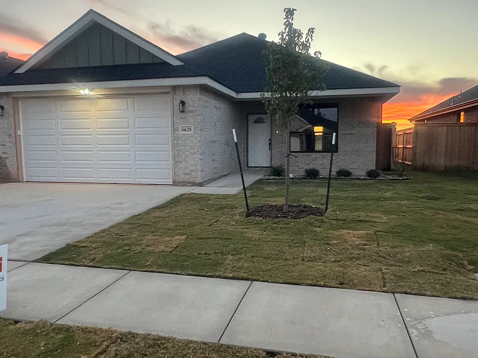 3114 Desert Rose Dr