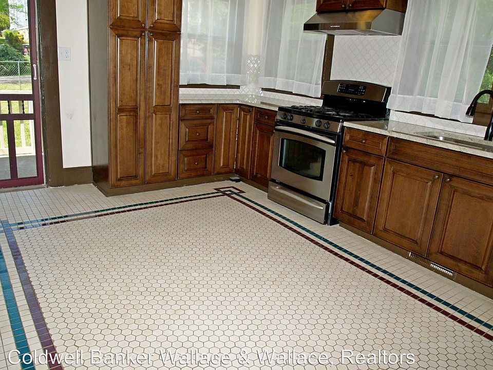 1st image of 829 3rd Ave