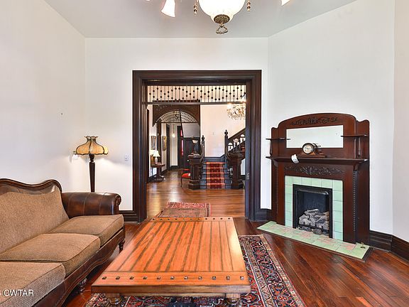 9th image of 203 N McCombs St