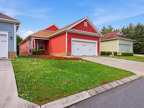 3rd image of 124 Fieldstone Cmns