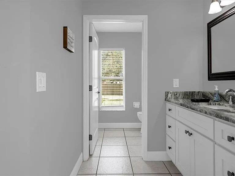 2820 Smithfield Dr — Photo 16