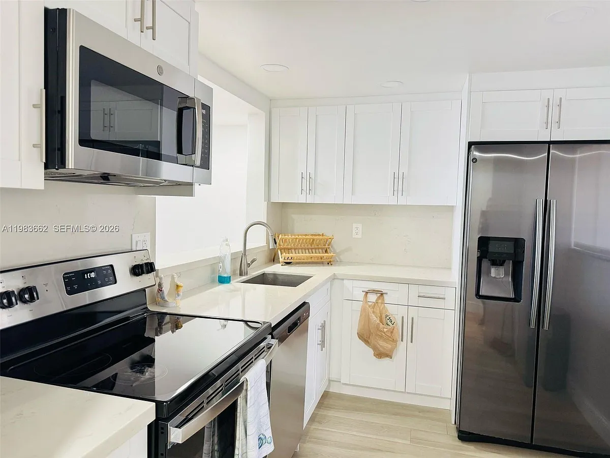 Building Photo - 8075 SW 107th Ave #310