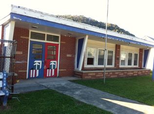 Main St, Hinton, WV 25951