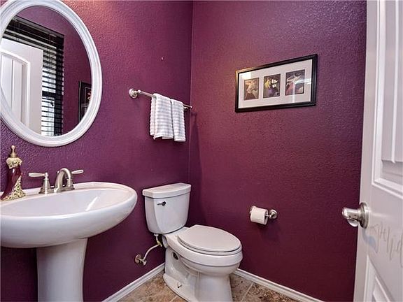 4th image of 1158 Hyde Park Dr