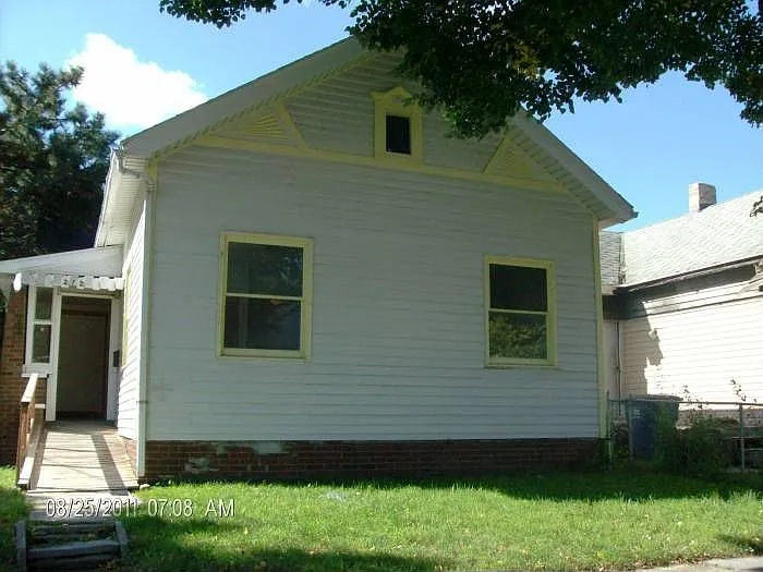 212 Mettler St photo 1