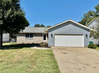 1520 Highland Ct, Decatur, IL 62526