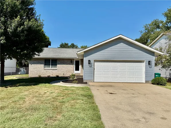 1520 Highland Ct, Decatur, IL 62526