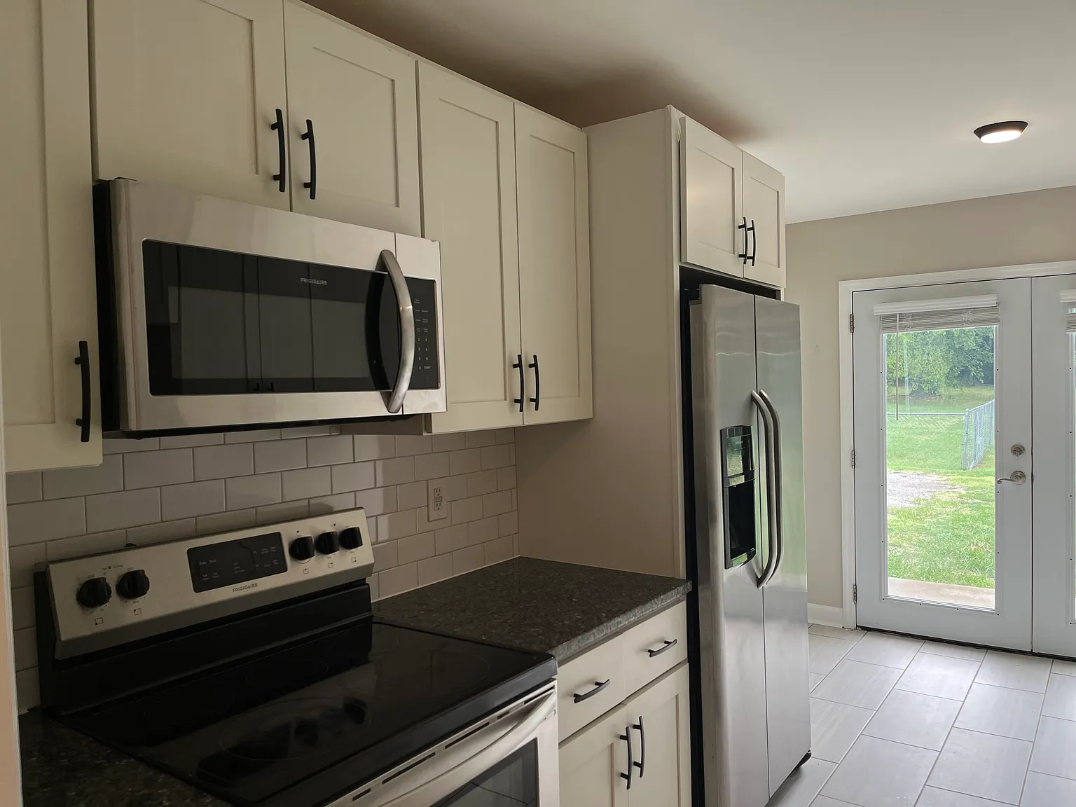 2 bed, 972 sqft, $1,620 — Photo 2