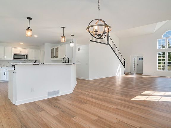 2nd image of 5048 Vail Dr