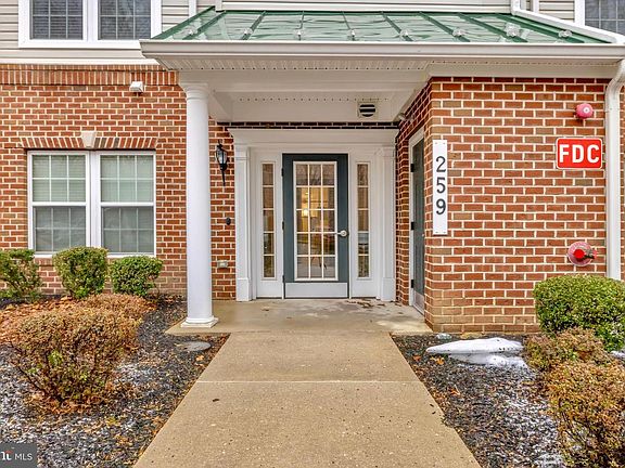 3rd image of 259 Beckenham Cir Unit 404